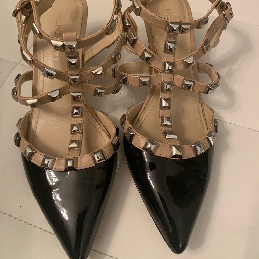 🌟SALE🌟BCBG Rockstud Black/Nude Patent Pump Sz 6